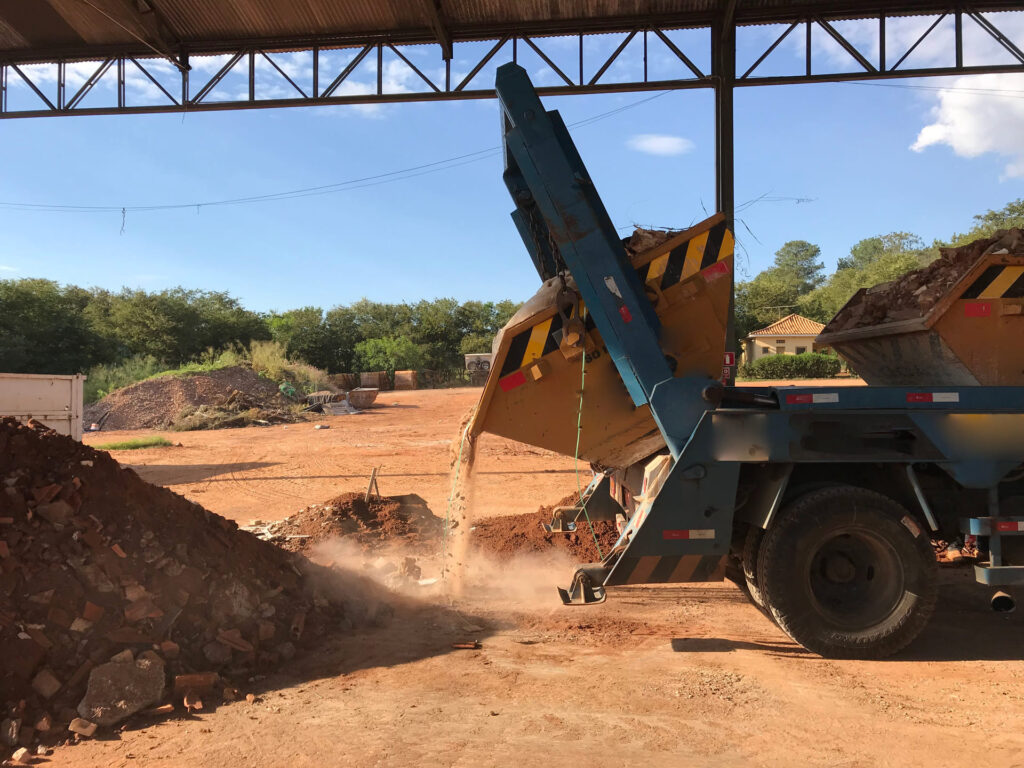 cacamba-caminhao-basculante-Gestão-de-Transporte-de-Resíduos-da-Construção