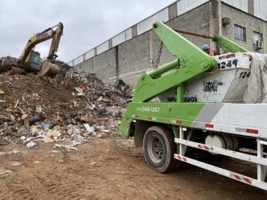 Caçamba estacionária para resíduos da construção