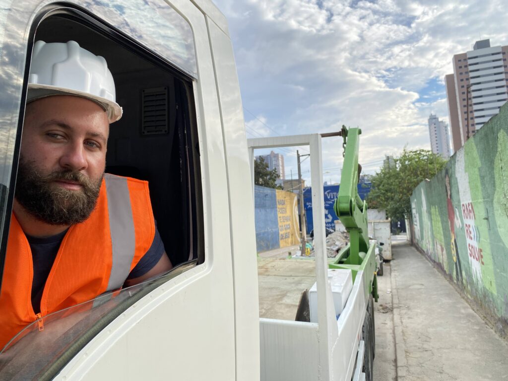 Qual é o maior desafio do setor de transporte de resíduos da construção? 3 Desafios:
Responsabilizar o gerador pela destinação dos resíduos
Cobrar as prefeituras para o fechamento dos lixões
Profissionalizar o setor